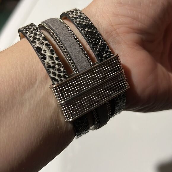 Bundle Sale 3 for $15 | Triple Strand Bracelet | Druzzy Stone Centerpiece - Picture 5 of 10